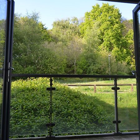 Brentwood Town Retreat - Large 2 Bedroom Apartment Extérieur photo