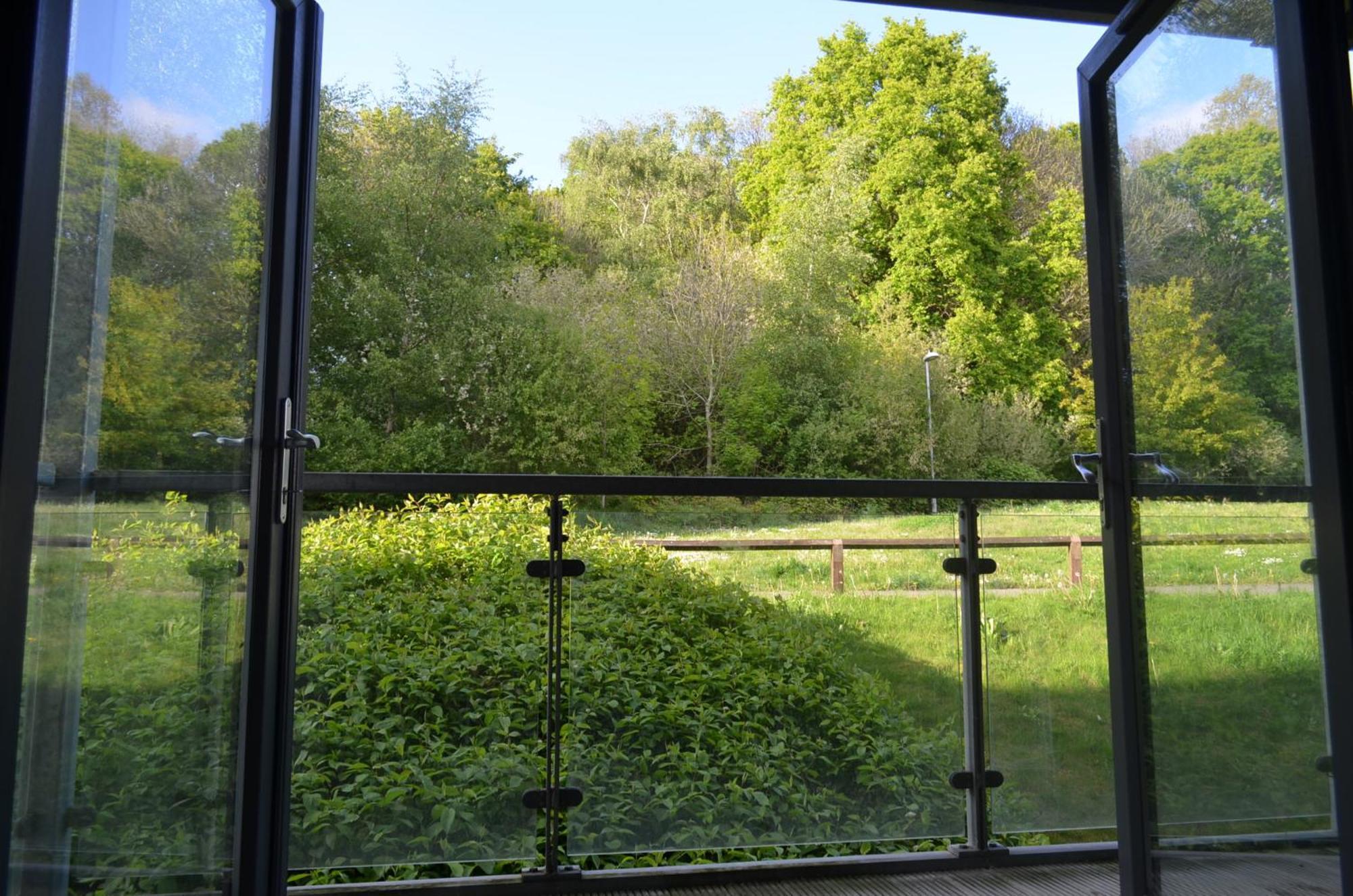 Brentwood Town Retreat - Large 2 Bedroom Apartment Extérieur photo
