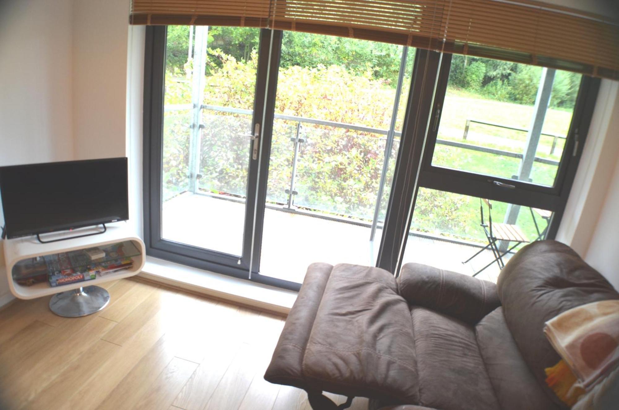 Brentwood Town Retreat - Large 2 Bedroom Apartment Extérieur photo