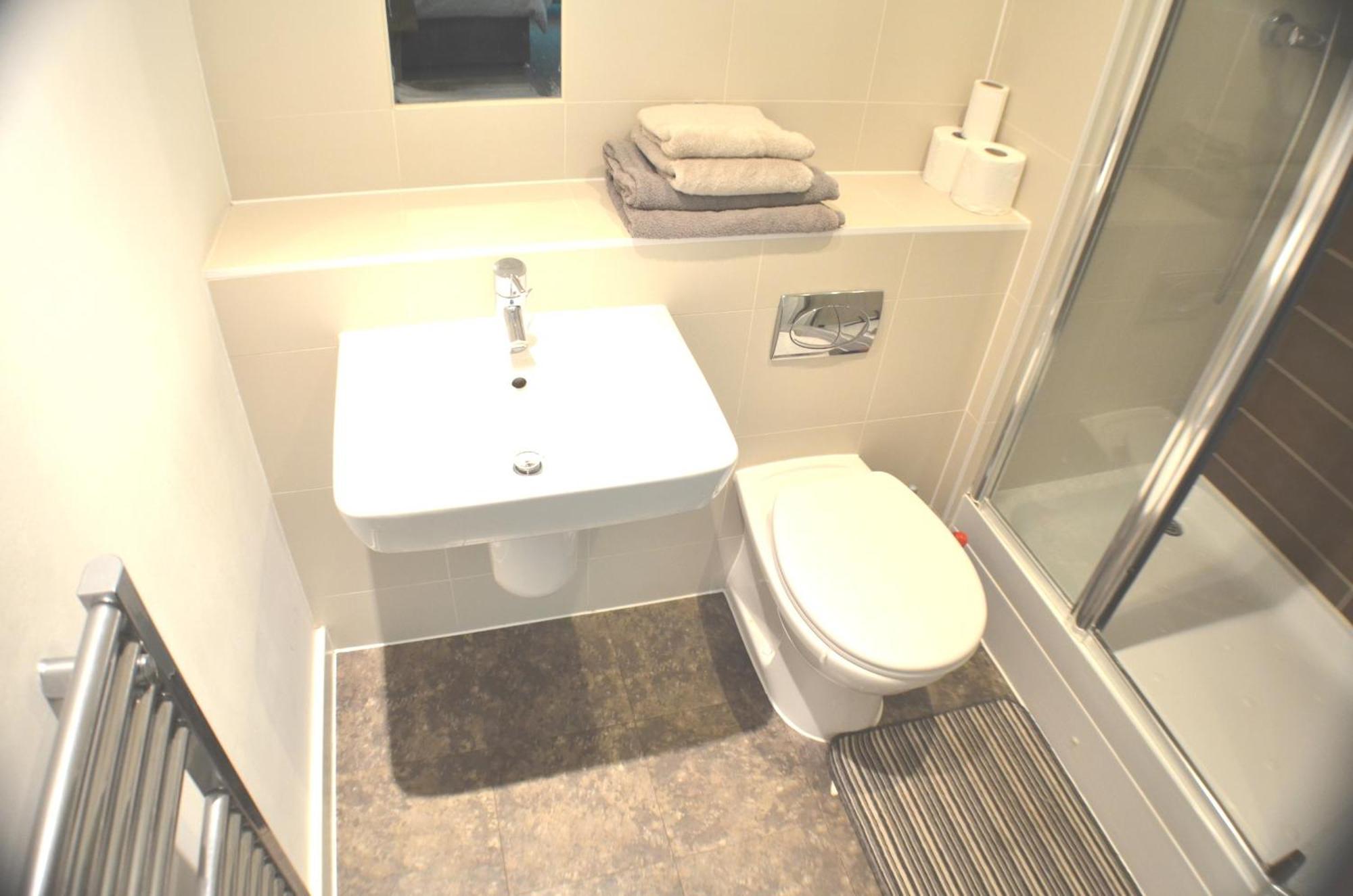 Brentwood Town Retreat - Large 2 Bedroom Apartment Extérieur photo